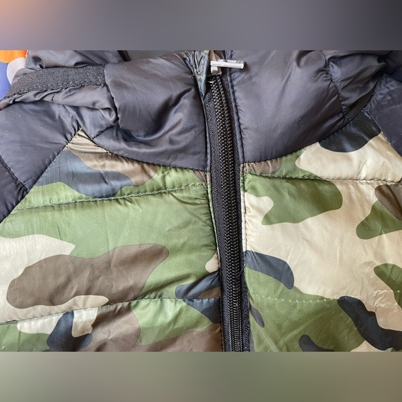 Zara boys Black and Camouflage Puffer Jacket - Picture 8 of 8